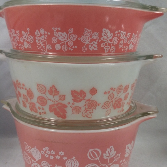 Mid-century Pyrex Pink Gooseberry Casserole Bowls - Picture 4 of 9